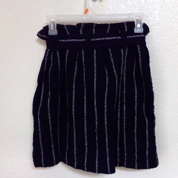 NWT H&M Navy and White striped High Waist Belted skirt - Picture 2 of 3